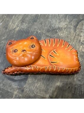 Vintage Handcrafted Orange Cat-Shaped Leather Coin Purse